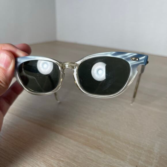Vintage Bausch and Lomb 4-5 1/4 Youth Sunglasses Cat Eye Blue B&L 42-18 - Picture 4 of 13